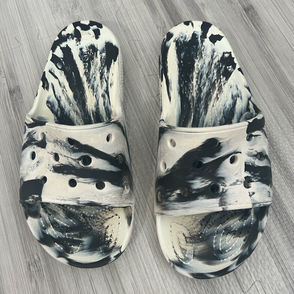 Men's crocs marbled sandals